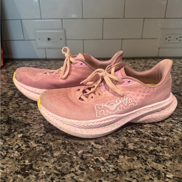Hoka Pink Mach 6 - Picture 3 of 9